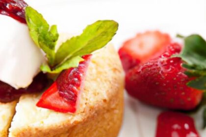 Tiny Treats Delight: The Art of Mini Strawberry Shortcake