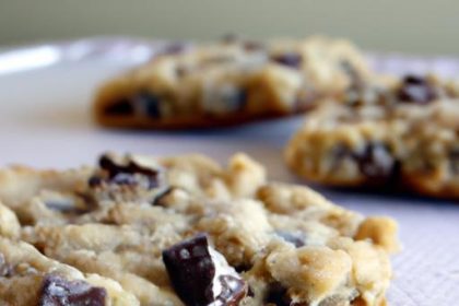 Irresistible Chocolate Chip Cookie Bars: Sweet, Soft & Easy