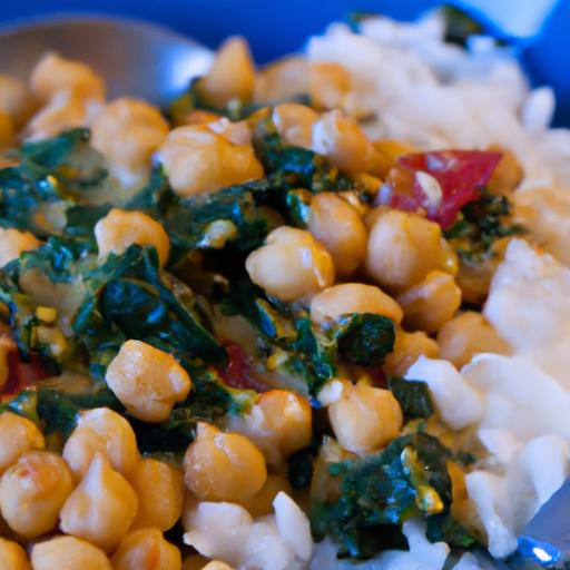Hearty⁢ Chickpea & Spinach ⁢Curry with Fluffy ‌Rice ⁣delight